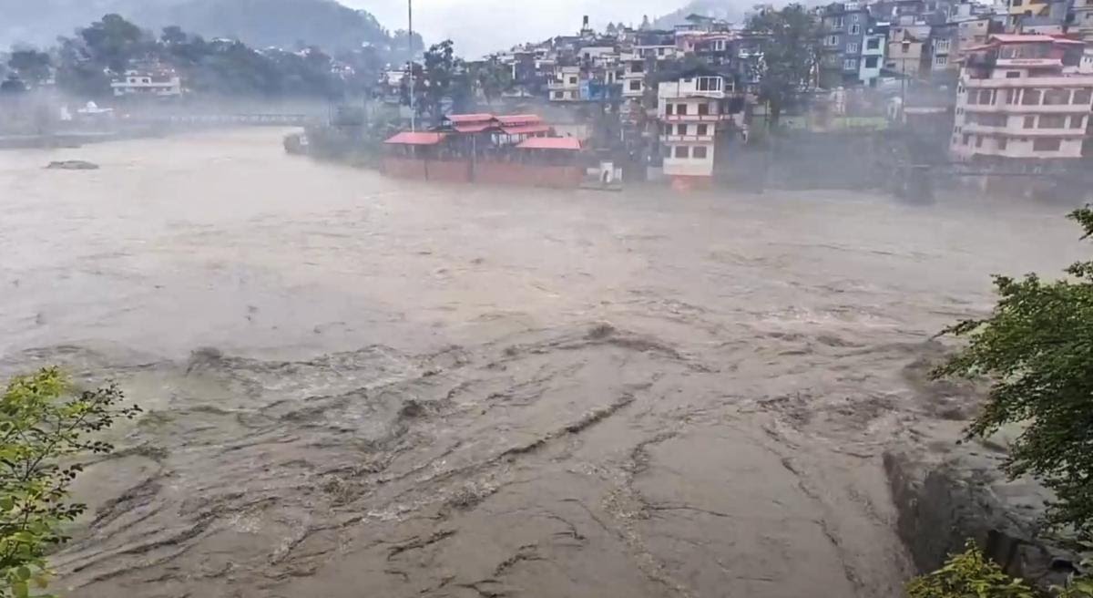 Himachal Pradesh: 10 dead as cloudburst, flash flud batter several districts, IMD issues red alert