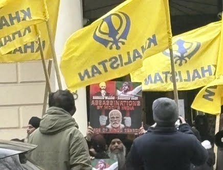 Pro-Khalistan Sikhs, Indian Hindu protesters clash outside Bangladesh embassy in London