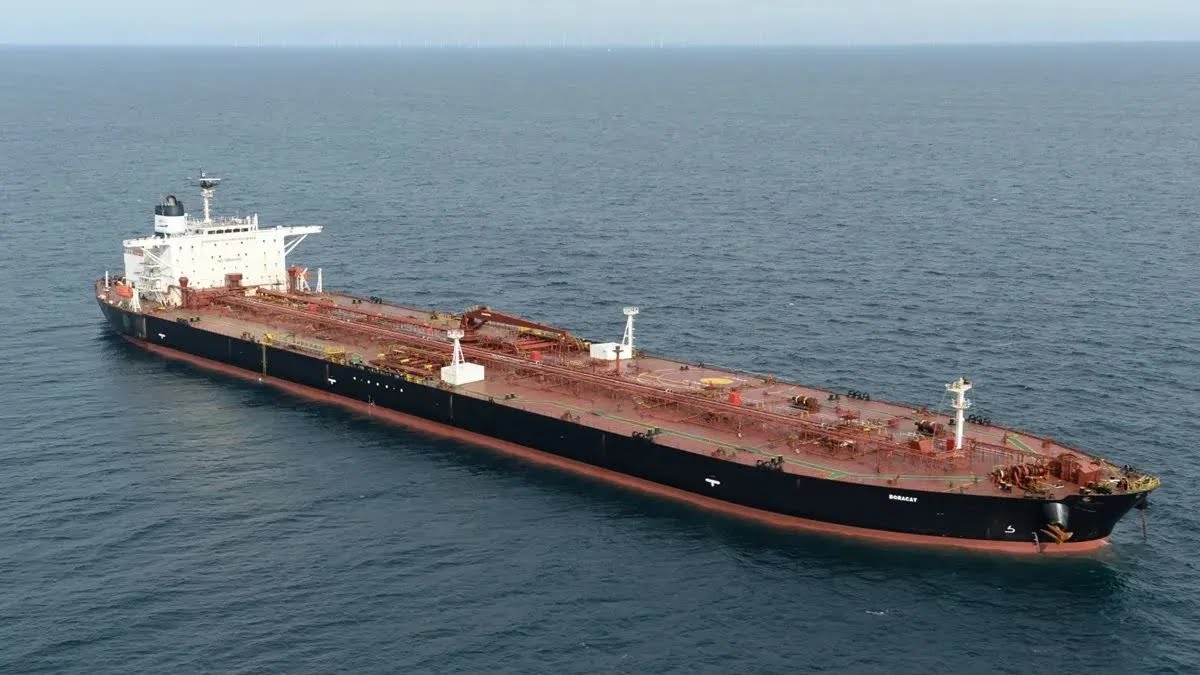Russian oil tanker Aqua Titan bound for China arrives in India, first of seven ships diverted